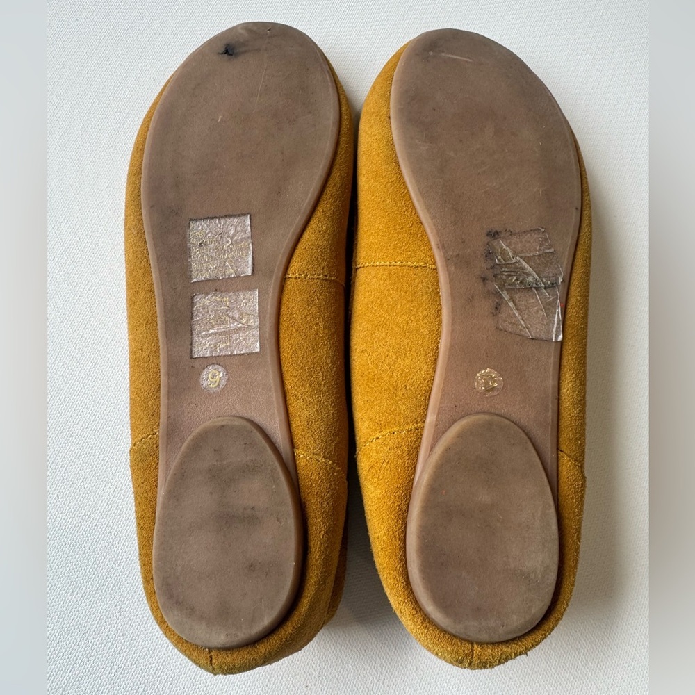NWOT size 9 yellow suede fleece-lined, hard-soled Sole Society moccasins - Picture 2 of 5